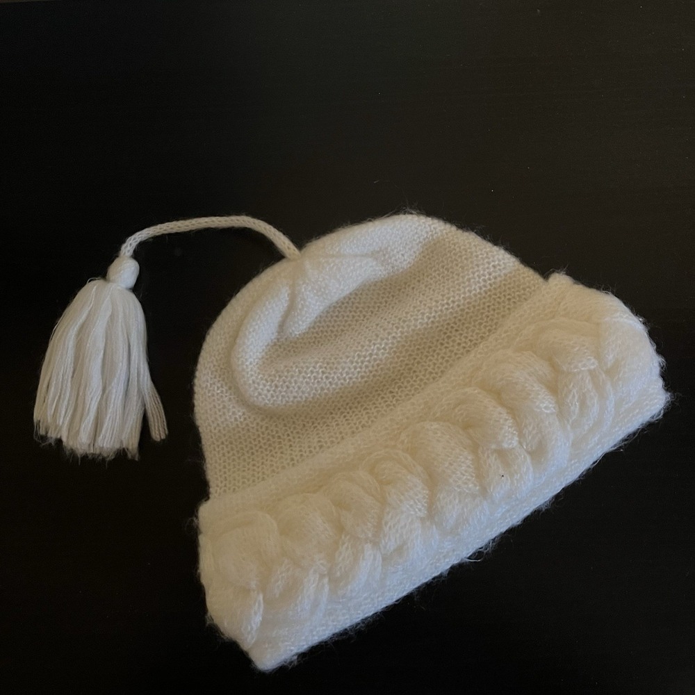 White Cable Knit Cuff Beanie Hat Made in Italy Acrylic Winter Cap Tassel Cozy‎